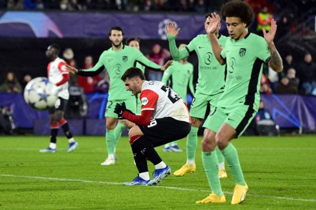 ROTTERDAM - Santiago Gimenez of Feyenoord reacts during the UEFA Champions League Group E match between Feyenoord and Atletico Madrid at Feyenoord Stadium de Kuip on November 28, 2023 in Rotterdam, Netherlands. ANP OLAF KRAAK UEFA Champions League 2023 24 2023 2024 xVIxANPxSportx xxANPxIVx 484971563 originalFilename: 484971563.jpg