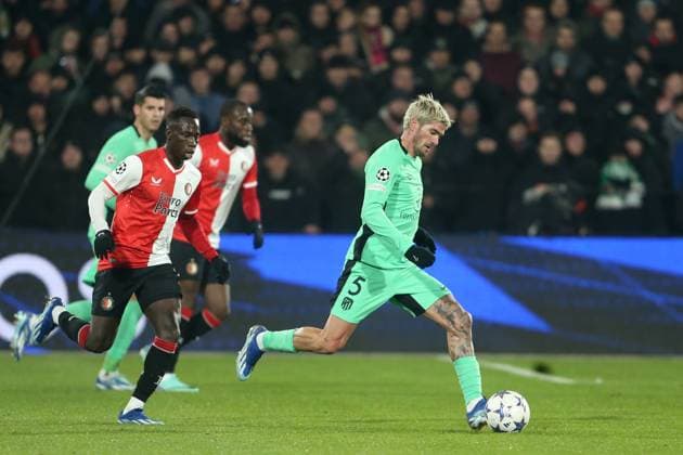 ROTTERDAM, 28-11-2023, Stadium de Kuip, UEFA Champions League, 2023 2024, Group stage, Feyenoord - Atletico Madrid, Atletico Madrid player Rodrigo De Paul during the match Feyenoord - Atletico Madrid Feyenoord - Atletico Madrid  x23323142x Copyright:
