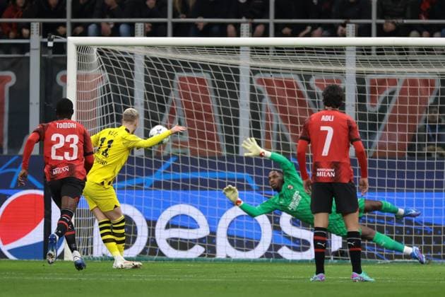AC Milan v Borussia Dortmund - UEFA Champions League - Group F - Giuseppe Meazza November 28, 2023, Milan: Milan, Italy, 28th November 2023. Marco Reus of Borussia Dortmund scores a penalty to give the visitors a 1-0 lead during the UEFA Champions League match at Giuseppe Meazza, Milan. (Credit Image: Ã‚Â Jonathan Moscrop Sportimage Cal Media) Milan EDITORIAL USE ONLY Copyright: xx ZUMA-20231128_faf_si1_128.jpg JonathanxMoscropx csmphotothree204800