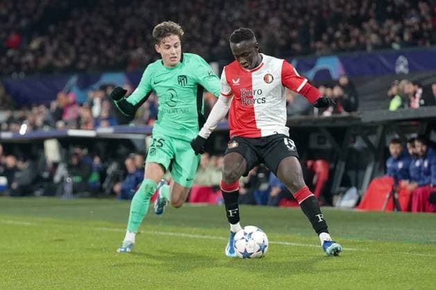ROTTERDAM, 28-11-2023, Stadium de Kuip, UEFA Champions League, 2023 2024, Group stage, Feyenoord - Atletico Madrid, (L-R) Atletico Madrid player Rodrigo Riquelme, Feyenoord player Yankuba Minteh during the match Feyenoord - Atletico Madrid Feyenoord - Atletico Madrid  x23323174x Copyright:
