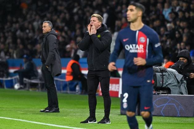 Eddie Howe ( coach Newcastle ) and Luis Enrique ( coach PSG ) during the UEFA Champions League match between PSG and Newcastle at Parc Des Princes on November 28, 2023 in Paris, France. ( Photo by federico pestellini panoramic ) - FOOTBALL : Paris Saint Germain vs Newcastle - Ligue des Champions - 28 11 2023 FedericoPestellini Panoramic 
