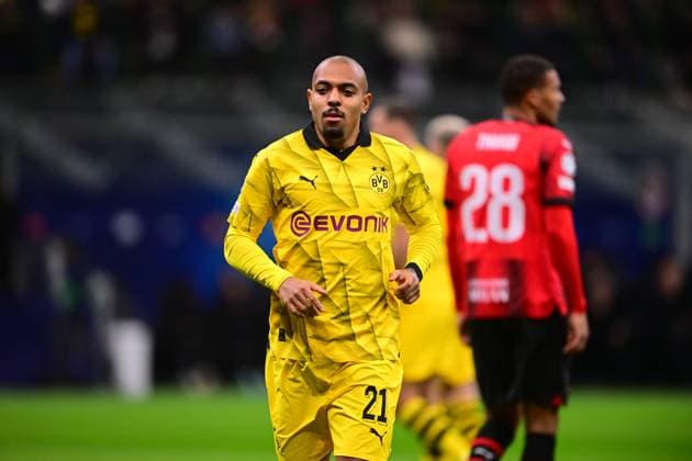 Italy, Milan, 28 11 2023, San Siro Stadium, AC Milan Borussia Dortmund UEFA Champions League 2023 2024 Group F, Donyell Malen of Borussia Dortmund look on Milan San Siro Stadium Lombardy Italy  eu-images-560