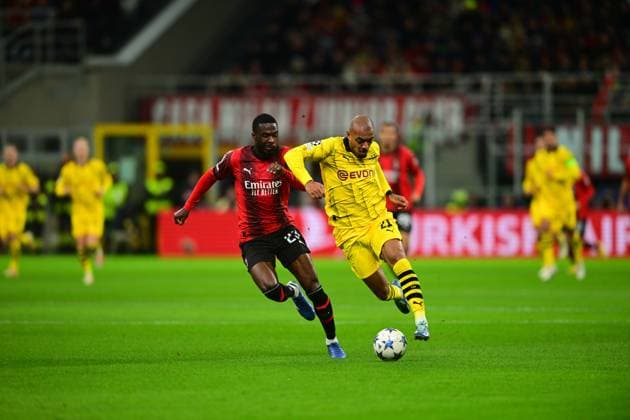 Italy, Milan, 28 11 2023, San Siro Stadium, AC Milan Borussia Dortmund UEFA Champions League 2023 2024 Group F, Fikayo Tomori of AC Milan and Donyell Malen of Borussia Dortmund battle for the ball Milan San Siro Stadium Lombardy Italy  eu-images-560
