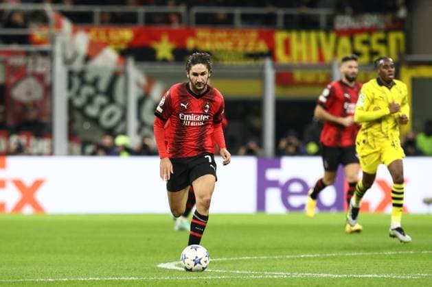 November 28, 2023, Milan, Lombardy, Italy: YACINE ADLI of AC Milan in the UEFA Champions League Group Stage game between AC Milan and Borussia Dortmund on Tuesday November 28th 2023 at Stadio San Siro, Italy Milan Italy - ZUMAc179 20231128_zep_c179_063 Copyright: xMickaelxChavetx
