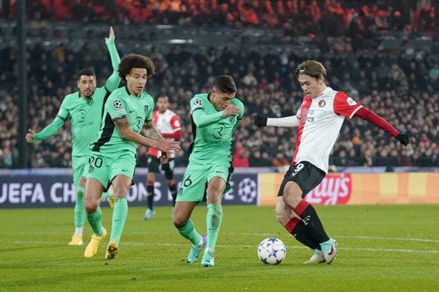ROTTERDAM, 28-11-2023, Stadium de Kuip, UEFA Champions League, 2023 2024, Group stage, Feyenoord - Atletico Madrid, l;r Atletico Madrid player Axel Witsel, Atletico Madrid player Nahuel Molina, Feyenoord player Ayase Ueda during the match Feyenoord - Atletico Madrid Feyenoord - Atletico Madrid  x23323706x Copyright: