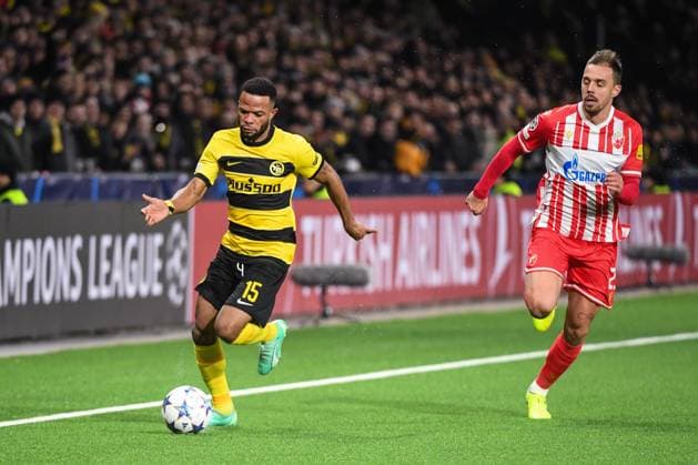 BERN, SWITZERLAND NOVEMBER 28 Meschack Elia of Young Boys L against Milan Rodic of Crvena zvezda R during the UEFA Champions League Group Stage match between BSC Young Boys and FK Crvena zvezda at Stadion Wankdorf on November 28, 2023 in Bern, Switzerland Bern Stadion Wankdorf Bern Switzerland Copyright: xJustPictures.ch ManuelxWinterbergerx jp-en-EuSpIm-Y.Boys_Crvena_28Nov2023_00019