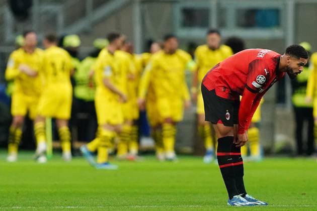 Foto Davide Spada LaPresse 28 novembre 2023 - Milano , Italia - calcio - Milan vs Borussia Dortmund - Champions League 2023 2024 - Stadio San Siro. Nella foto: delusione Milan dopo il gol 1-2 bynoe - gittens , Ruben Loftus-Cheek (AC Milan); November 28 , 2023 Milan , Italy - sport, calcio - Milan vs Borussia Dortmund - Champions League 2023 2024 - San Siro Stadium . In the pic : celebrates after scoring 1-2 bynoe - gittens , Ruben Loftus-Cheek (AC Milan);  Copyright: xSpada LaPressex