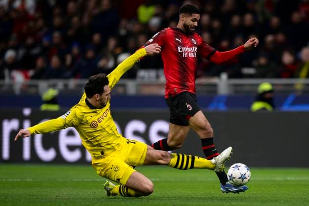 AC Milan v Borussia Dortmund - UEFA Champions League Ruben Loftus-Cheek of AC Milan i tackled by Mats Hummels of Borussia Dortmund during the Serie A football match between AC Milan and Borussia Dortmund. Milan Italy Copyright: xNicolòxCampox