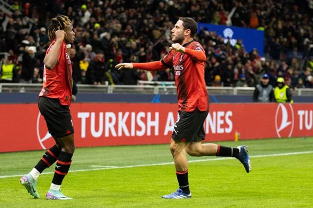 Milan Samu Chukwueze Celebrate with Davide Calabria during Ac Milan vs Borussia Dortmund, UEFA Champions League football match in Milan, Italy, November 28 2023  Copyright: xNicolasxMorassutti IPAxSportx xix xx IPA_41918922 IPA_Agency_IPA41918922