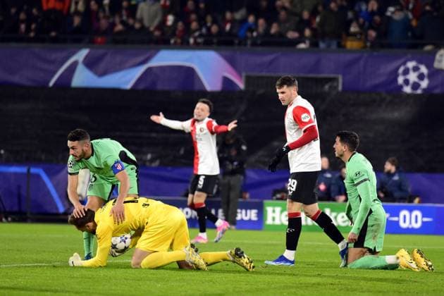 ROTTERDAM - (l-r) Koke of Atletico Madrid, Atletico Madrid goalkeeper Jan Oblak, Quilindschy Hartman of Feyenoord, Santiago Gimenez of Feyenoord during the UEFA Champions League match in group E between Feyenoord and Atletico Madrid at Feyenoord Stadium de Kuip on November 28, 2023 in Rotterdam , The Netherlands. ANP OLAF KRAAK UEFA Champions League 2023 24 2023 2024 xVIxANPxSportx xxANPxIVx 484976347 originalFilename: 484976347.jpg