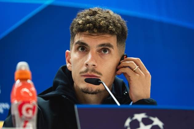 Champions League: Napoli press conference, PK, Pressekonferenz before the match against Real Madrid Giovanni Di Lorenzo, captain of Napoli, seen speaking during the press conference of the Champions League football match between Real Madrid and Napoli at Bernabeu Stadium in Madrid, Spain. Madrid Estadio Santiago Bernabeu Madrid Spain Copyright: xAlbertoxGardinx AGardin_20231128_football_Champions_Napoli_press_conference_083-Mejorado-NR
