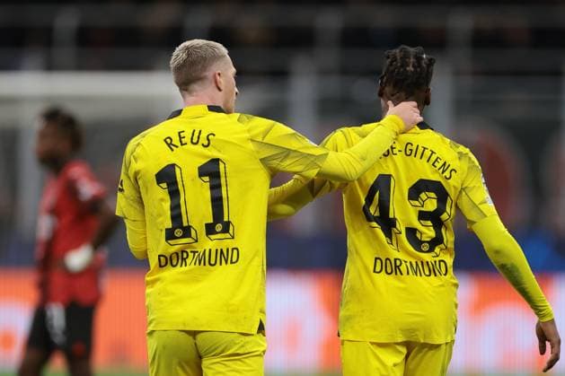 AC Milan v Borussia Dortmund - UEFA Champions League - Group F - Giuseppe Meazza November 28, 2023, Milan: Milan, Italy, 28th November 2023. Marco Reus of Borussia Dortmund congratulates team mate Jamie Bynoe-Gittens after he scored to give the side a 2-1 lead during the UEFA Champions League match at Giuseppe Meazza, Milan. (Credit Image: Ã‚Â Jonathan Moscrop Sportimage Cal Media) Milan EDITORIAL USE ONLY Copyright: xx ZUMA-20231128_faf_si1_154.jpg JonathanxMoscropx csmphotothree204826