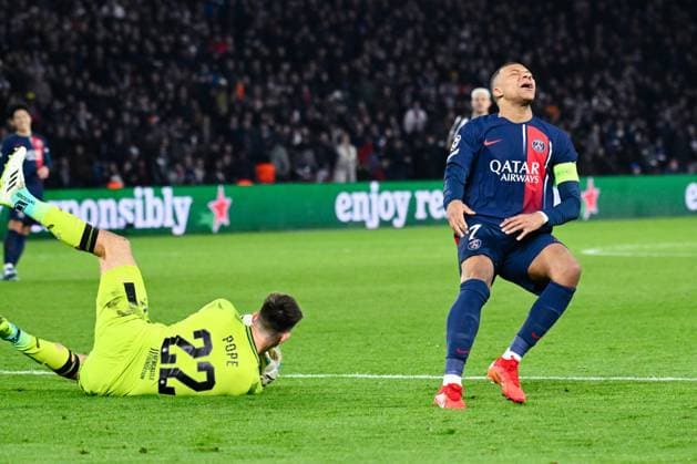 Kylian Mbappe ( 7 - PSG ) looks dejected during the UEFA Champions League match between PSG and Newcastle at Parc Des Princes on November 28, 2023 in Paris, France. ( Photo by federico pestellini panoramic ) - FOOTBALL : Paris Saint Germain vs Newcastle - Ligue des Champions - 28 11 2023 FedericoPestellini Panoramic 