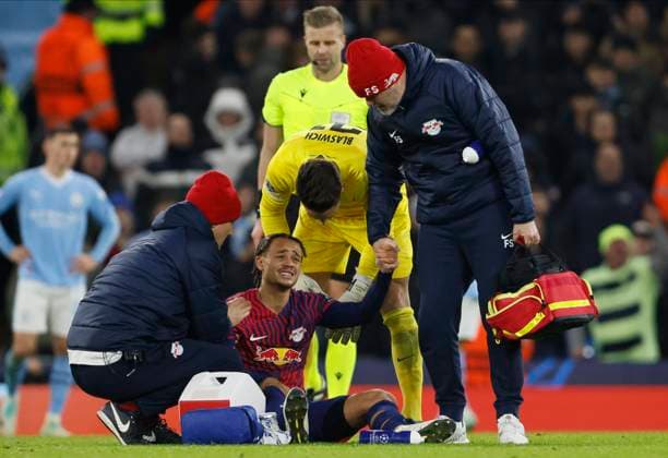 Manchester City v RB Leipzig: Group G - UEFA Champions League 2023 24 Xavi Simons of RB Leipzig is injured during the UEFA Champions League match between Manchester City and Rb Leipzig at Etihad Stadium on November 28, 2023 in Manchester, United Kingdom. Manchester Etihad Stadium England United Kingdom Copyright: xRichardxSellers Sportsphoto APLx 13962006