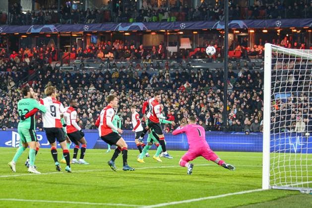 ROTTERDAM, 28-11-2023, Stadium de Kuip, UEFA Champions League, 2023 2024, Group stage, Feyenoord - Atletico Madrid, Feyenoord player Santiago Gimenez scores 1-3, own goal, Feyenoord player Justin Bijlow Feyenoord - Atletico Madrid  x23324115x Copyright: