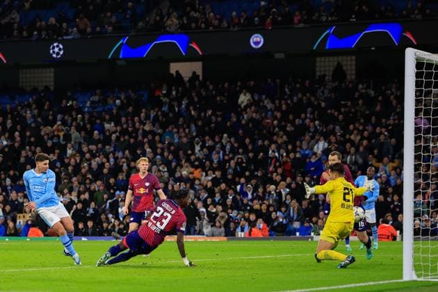 UEFA Champions League Group G Manchester City v RB Leipzig Julian Ãlvarez 19 of Manchester City scores a goal to make it 3-2 during the UEFA Champions League Group G match Manchester City vs RB Leipzig at Etihad Stadium, Manchester, United Kingdom, 28th November 2023 (Photo by Conor Molloy News Images) Manchester Etihad Stadium Manchester United, ManU Kingdom Copyright: xConorxMolloy NewsxImagesx