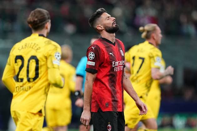 Foto Davide Spada LaPresse 28 novembre 2023 - Milano , Italia - calcio - Milan vs Borussia Dortmund - Champions League 2023 2024 - Stadio San Siro. Nella foto: Olivier Giroud (AC Milan); November 28 , 2023 Milan , Italy - sport, calcio - Milan vs Borussia Dortmund - Champions League 2023 2024 - San Siro Stadium . In the pic : Olivier Giroud (AC Milan);  Copyright: xSpada LaPressex