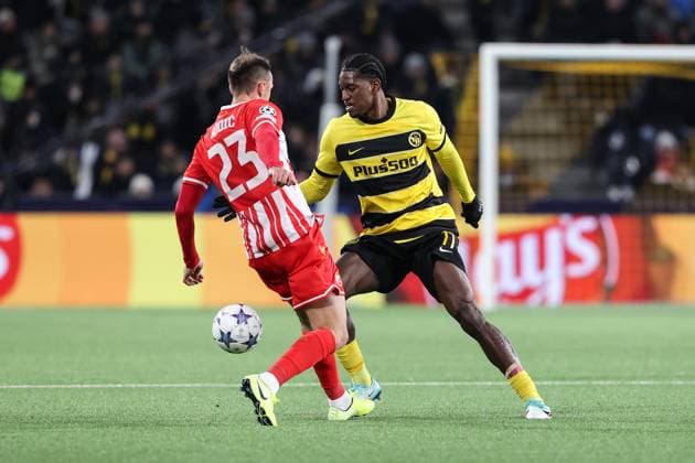 BERN, SWITZERLAND NOVEMBER 28 Joel Monteiro of Young Boys R against Milan Rodic of Crvena zvezda L during the UEFA Champions League Group Stage match between BSC Young Boys and FK Crvena zvezda at Stadion Wankdorf on November 28, 2023 in Bern, Switzerland Bern Stadion Wankdorf Bern Switzerland Copyright: xJustPictures.ch LuigixRizzox jp-en-EuSpIm-Y.Boys_Crvena_28Nov2023_00045