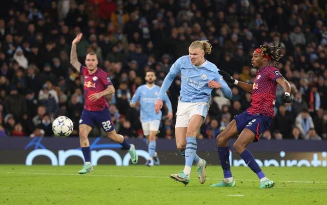 EDITORIAL USE ONLY No use with unauthorised audio, video, data, fixture lists, club league logos or live services. Online in-match use limited to 120 images, no video emulation. No use in betting, games or single club league player publications. Manchester City v RB Leipzig, UEFA Champions League, Group G, Football, Etihad Stadium, Manchester, UK - 28 Nov 2023 EDITORIAL USE ONLY No use with unauthorised audio, video, data, fixture lists, club league logos or live services. Online in-match use limited to 120 images, no video emulation. No use in betting, games or single club league player publications.  Copyright: xPaulxCurrie Shutterstockx 14232497bh