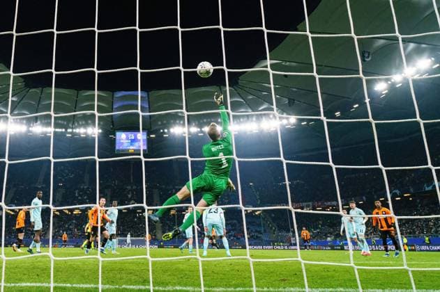 Goal kick Goal chance Taras Stepanenko Shakhtar Donetsk, 06 , Remote back goal GER, Shakhtar Donetsk vs Royal Antwerp FC, Football, Champions League, Group H, Matchday 5, Season 2023 2024, 28 11 2023 GER, Shakhtar Donetsk vs Royal Antwerp FC, Football, Champions League, Group H, Matchday 5, Season 2023 2024, 28 11 2023 Hamburg Copyright: xEibner-Pressefoto MarcelxvonxFehrnx EP_MFN