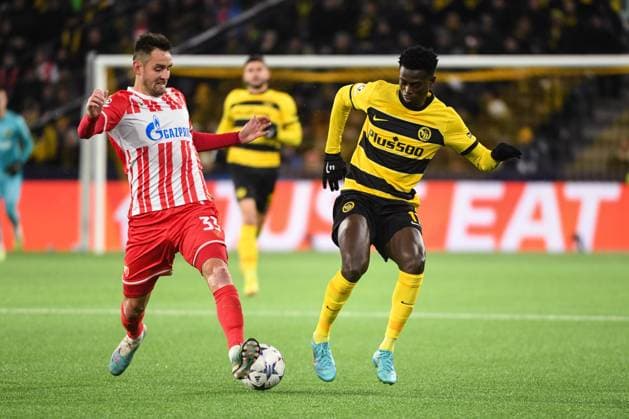 BERN, SWITZERLAND NOVEMBER 28 Srdjan Mijailovic of Crvena zvezda L against Ebrima Colley of Young Boys R during the UEFA Champions League Group Stage match between BSC Young Boys and FK Crvena zvezda at Stadion Wankdorf on November 28, 2023 in Bern, Switzerland Bern Stadion Wankdorf Bern Switzerland Copyright: xJustPictures.ch ManuelxWinterbergerx jp-en-EuSpIm-Y.Boys_Crvena_28Nov2023_00055