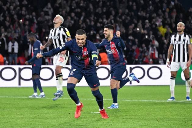 Kylian Mbappe ( 7 - PSG ) celebrates during the UEFA Champions League match between PSG and Newcastle at Parc Des Princes on November 28, 2023 in Paris, France. ( Photo by federico pestellini panoramic ) - FOOTBALL : Paris Saint Germain vs Newcastle - Ligue des Champions - 28 11 2023 FedericoPestellini Panoramic 
