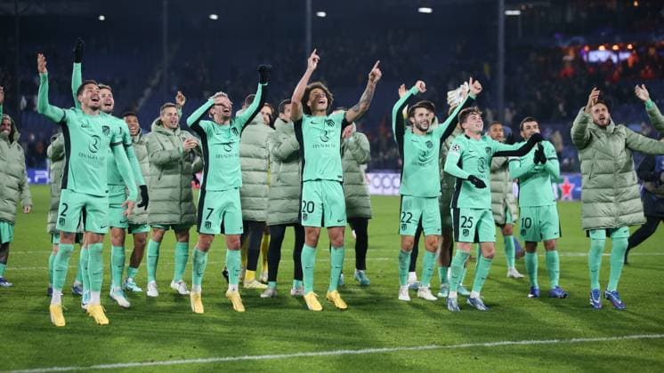 ROTTERDAM, 28-11-2023, Stadium de Kuip, UEFA Champions League, 2023 2024, Group stage, Feyenoord - Atletico Madrid, Atletico Madrid celebrating win 1-3 after the match Feyenoord - Atletico Madrid Feyenoord - Atletico Madrid  x23324169x Copyright: