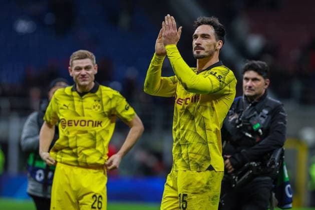 AC Milan vs Borussia Dortmund UEFA Champions League 2023 24 Group Stage Group F 28 11 2023 Mats Hummels of Borussia Dortmund celebrates the victory at the end of the match during UEFA Champions League 2023 24 Group Stage Group F football match between AC Milan and Borussia Dortmund at San Siro Stadium, Milan, Italy on November 28, 2023 Photo FCI Fabrizio Carabelli Copyright: xBEAUTIFULxSPORTS Carabellix