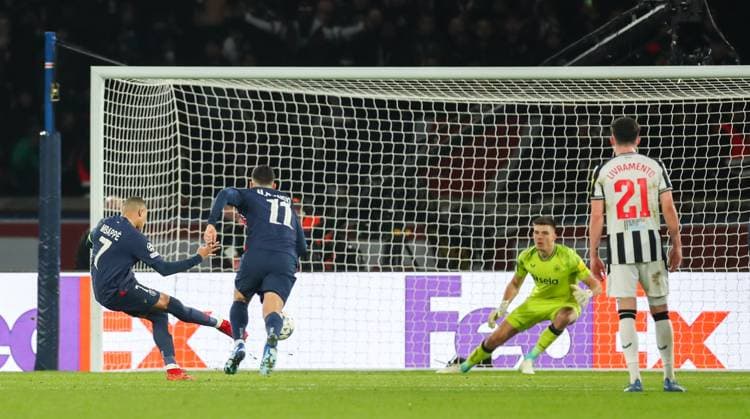 Paris Saint-Germain FC v Newcastle United FC Paris Saint-Germain forward Kylian Mbappe (7) scores a GOAL 1-1 and celebrates , penalty, during the Paris Saint-Germain FC v Newcastle United FC UEFA Champions League Round 1 Group F match at Parc de Princes, Paris, France on 28 November 2023 Editorial Use Only Copyright: xIMAGO EveryxSecondxMediax ESM-0859-0052