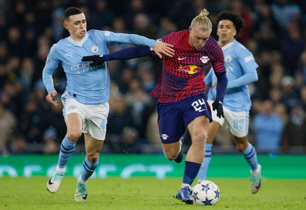 Manchester City v RB Leipzig: Group G - UEFA Champions League 2023 24 Phil Foden of Manchester City and Xaver Schlager of RB Leipzig challenge during the UEFA Champions League match between Manchester City and Rb Leipzig at Etihad Stadium on November 28, 2023 in Manchester, United Kingdom. Manchester Etihad Stadium England United Kingdom Copyright: xRichardxSellers Sportsphoto APLx 13962023