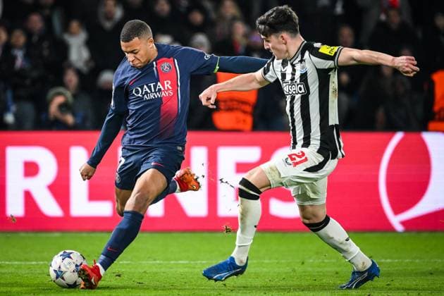 November 28, 2023, Paris, France, France: Kylian MBAPPE of PSG and Tino LIVRAMENTO of Newcastle during the UEFA Champions League group F match between Paris Saint-Germain and Newcastle United FC at Parc des Princes Stadium on November 28, 2023 in Paris, France. Paris France - ZUMAm308 20231128_zsp_m308_006 Copyright: xMatthieuxMirvillex