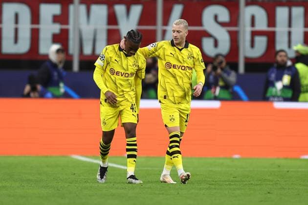 Ac Milan - Borussia Dortmund Jamie Bynoe-Gittens of Borussia Dortmund and Marco Reus of Borussia Dortmund celebrate after scoring a goal during the Uefa Champions League Group F match beetween Ac Milan and the Borussia Dortmund at Stadio Giuseppe Meazza on November 28 2023 in Milan, Italy . Milano Stadio Giuseppe Meazza Italy Copyright: xMarcoxCanonierox