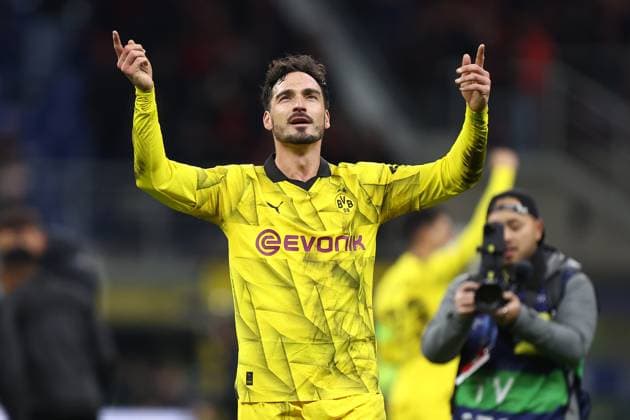 Ac Milan - Borussia Dortmund Mats Hummels of Borussia Dortmund celebrates at the end of the Uefa Champions League Group F match beetween Ac Milan and the Borussia Dortmund at Stadio Giuseppe Meazza on November 28 2023 in Milan, Italy . Milano Stadio Giuseppe Meazza Italy Copyright: xMarcoxCanonierox