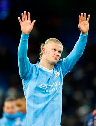 Football - 2023 2024 UEFA Champions League - Group G - Matchday Five of Six - Manchester City vs RB Leipzig - Etihad Stadium - Tuesday 28th November 2023 Erling Haaland of Manchester City salutes the Etihad faithful after three second half goals gave them a 3-2 win, at the Etihad. 