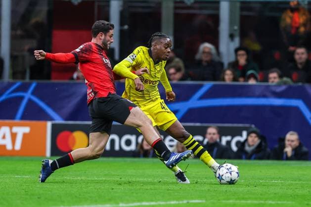 UEFA Champions League football match - Ac Milan vs Borussia Dortmund Jamie Bynoe-Gittens of Borussia Dortmund seen in action during UEFA Champions League 2023 24 Group Stage - Group F football match between AC Milan and Borussia Dortmund at San Siro Stadium, Milan, Italy on November 28, 2023 Milan Italy  Copyright: xIPAxSport ABACAx