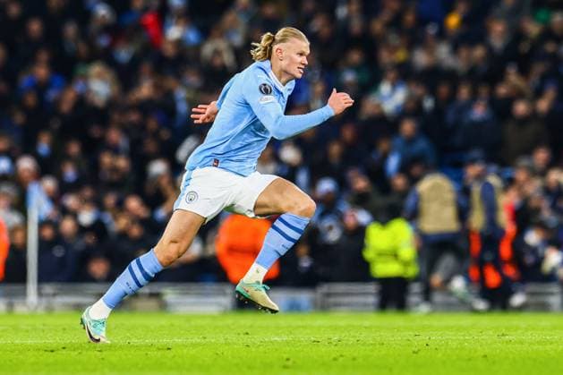 Manchester City FC v RB Leipzig FC Erling Haland of Manchester City sprints forward during the Manchester City FC v RB Leipzig FC UEFA Champions League Round 1 Group G match at Etihad Stadium, Manchester, England, United Kingdom on 28 November 2023 Editorial Use Only Copyright: xIMAGO EveryxSecondxMediax ESM-0860-0052