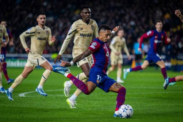 November 28, 2023, BARCELONA, BARCELONA, SPAIN: Raphinha Dias Belloli of FC Barcelona, Barca in action during the UEFA Champions League, Group H, football match played between FC Barcelona and FC Porto at Olympic de Montjuic stadium on November 28, 2023, in Barcelona, Spain. BARCELONA SPAIN - ZUMAa181 20231128_zaa_a181_147 Copyright: xMarcxGrauperaxAlomax