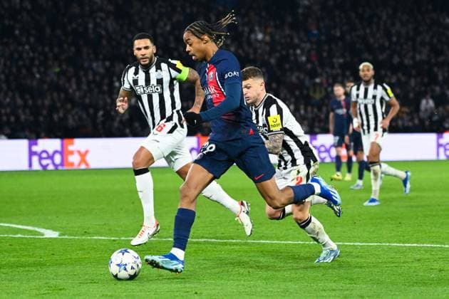 Bradley Barcola ( 29 - PSG ) during the UEFA Champions League match between PSG and Newcastle at Parc Des Princes on November 28, 2023 in Paris, France. ( Photo by federico pestellini panoramic ) - FOOTBALL : Paris Saint Germain vs Newcastle - Ligue des Champions - 28 11 2023 FedericoPestellini Panoramic 