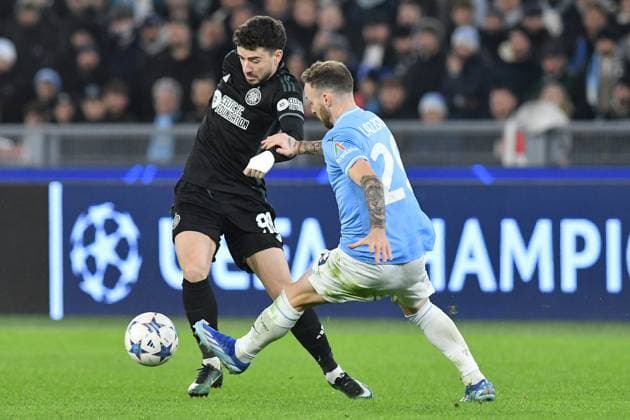 Soccer, Champions League match , Lazio v Celtic Mikey Johnston of Celtic,Manuel Lazzari of SS Lazio during the Champions League match between Lazio v Celtic at Olympic stadium, Italy, November 28th, 2023. Photographer01 Rome ITALY Lazio  Copyright: xIPAxSport ABACAx