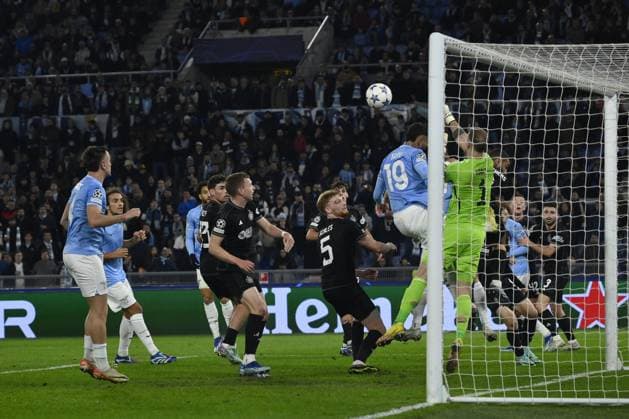UEFA Champions League football match - SS Lazio vs Celtic FC Valentin Castellanos of S.S. Lazio and Joe Hart of Celtic F.C. during the 5th day of the UEFA Champions League Group E between S.S. Lazio - Celtic F.C. on 28 November 2023 at the Olympic Stadium in Rome, Italy. Rome Italy  Copyright: xIPAxSport ABACAx