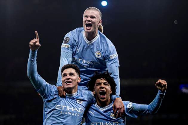 Manchester, England, Nov 28th 2023: Julian Alvarez of Man City celebrates with Erling Haaland and Rico Lewis after scoring the winning goal (3-2) during the UEFA Champions League football match between Manchester City and Red Bull Leipzig at the Etihad Stadium in Manchester. Manchester City won 3-2 (Danilo Fernandes SPP) Copyright: xDaniloxFernandesx xSPPx spp-en-DaFeSp-RC3_ManC_Leipzig_25Nov2023_DANILO_378