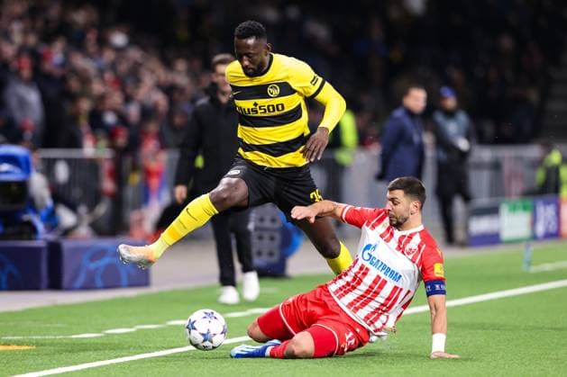 BERN, SWITZERLAND NOVEMBER 28 Silvere Ganvoula of Young Boys L against Aleksandar Dragovic of Crvena zvezda R during the UEFA Champions League Group Stage match between BSC Young Boys and FK Crvena zvezda at Stadion Wankdorf on November 28, 2023 in Bern, Switzerland Bern Stadion Wankdorf Bern Switzerland Copyright: xJustPictures.ch LuigixRizzox jp-en-EuSpIm-Y.Boys_Crvena_28Nov2023_00056