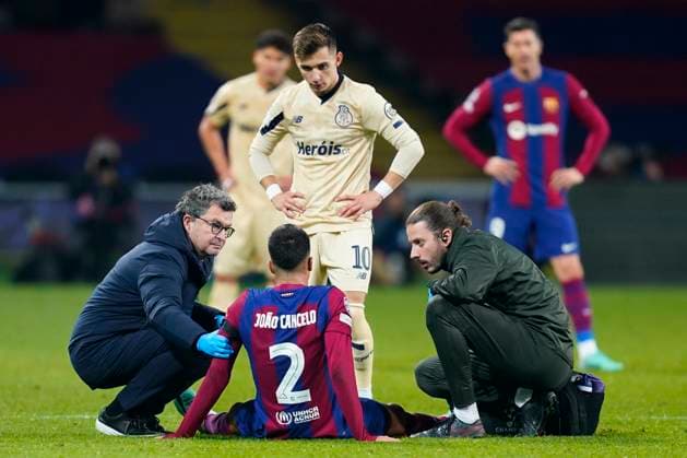 ESP: FC Barcelona, Barca FC Porto. UEFA Champions League match, Group H, date 5 Joao Cancelo of FC Barcelona injured during the UEFA Champions League match, Group H, between FC Barcelona and FC Porto played at Lluis Companys Stadium on November 28, 2023 in Barcelona, Spain. kpng Copyright: xSergioxRuizx xPRESSINPHOTOx PS_231128_067