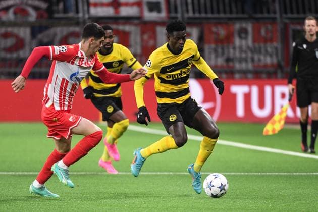 BERN, SWITZERLAND NOVEMBER 28 Ebrima Colley of Young Boys R in action during the UEFA Champions League Group Stage match between BSC Young Boys and FK Crvena zvezda at Stadion Wankdorf on November 28, 2023 in Bern, Switzerland Bern Stadion Wankdorf Bern Switzerland Copyright: xJustPictures.ch ManuelxWinterbergerx jp-en-EuSpIm-Y.Boys_Crvena_28Nov2023_00079