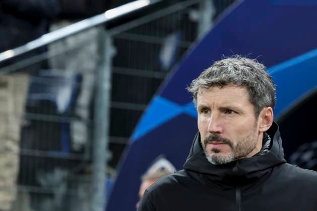 Germany, Hamburg, 28 11 2023, Volksparkstadion, Shakhtar Donetsk vs Royal Antwerp FC UEFA Champions League 2023 2024 Group H, Coach Mark van Bommel Royal Antwerp FC looks on Hamburg Volksparkstadion Germany  eu-images-108