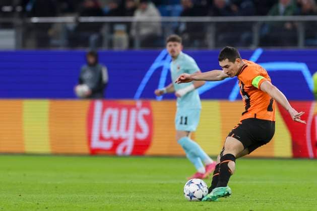 Germany, Hamburg, 28 11 2023, Volksparkstadion, Shakhtar Donetsk vs Royal Antwerp FC UEFA Champions League 2023 2024 Group H, Taras Stepanenko Shakhtar Donetsk controls the ball Hamburg Volksparkstadion Germany  eu-images-108