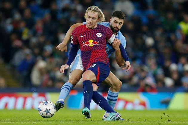 MANCHESTER, ENGLAND - NOVEMBER 28: Emil Forsberg of RB Leipzig in action with Josko Gvardiol of Manchester City during the UEFA Champions League match between Manchester City and Rb Leipzig at Etihad Stadium on November 28, 2023 in Manchester, England SPO 