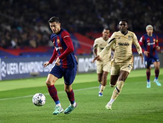 November 28, 2023, Sabadell, Barcelona, Spain: Barcelona Spain 28.11.2023 Robert Lewandowski FC Barcelona, Barca ) and Zaidu Sanusi (FC Porto) battle for the ball during the UEFA Champions League between FC Barcelona and FC Porto at Estadi Olimpic Lluis Companys on 28 November 2023 in Barcelona. Sabadell Spain - ZUMAu50_ 20231128_zsp_u50_040 Copyright: xXavixUrgelesx