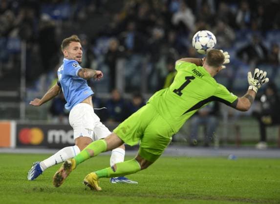 (231129) -- ROME, Nov. 29, 2023 -- Lazio s Ciro Immobile (L) scores his goal during the UEFA Champions League Group E match between Lazio and Celtic in Rome, Italy, Nov. 28, 2023. (Photo by Xinhua) (SP)ITALY-ROME-UEFA CHAMPIONS-LAZIO VS CELTIC AugustoxCasasoli 