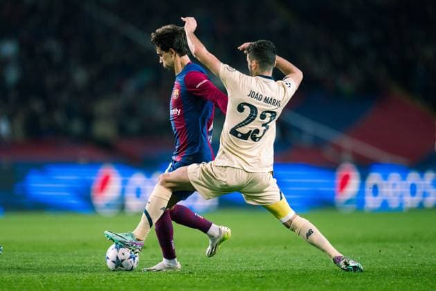 (231129) -- BARCELONA, Nov. 29, 2023 -- Joao Felix (back) of Barcelona vies with Joao Mario of Porto during the UEFA Champions League Group H match between FC Barcelona, Barca and FC Porto in Barcelona, Spain, on Nov. 28, 2023. (Photo by Xinhua) (SP)SPAIN-BARCELONA-FOOTBALL-UEFA CHAMPIONS LEAGUE-BARCELONA VS FC PORTO JoanxGosa 